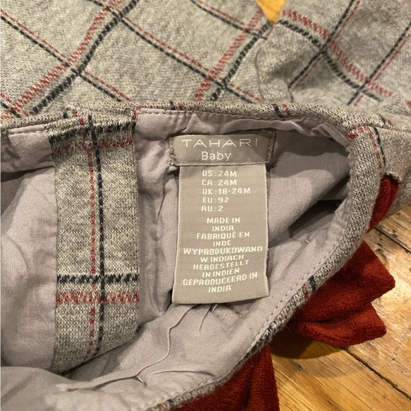 The sweetest Tahari BNWT grey plaid dress with beautiful velvet deep red bow. - Picture 3 of 5